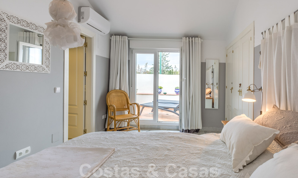 Gerenoveerd penthouse appartement te koop met zeezicht en op wandelafstand van alle voorzieningen en Puerto Banus in Nueva Andalucia, Marbella 31195