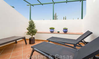 Gerenoveerd penthouse appartement te koop met zeezicht en op wandelafstand van alle voorzieningen en Puerto Banus in Nueva Andalucia, Marbella 31199 