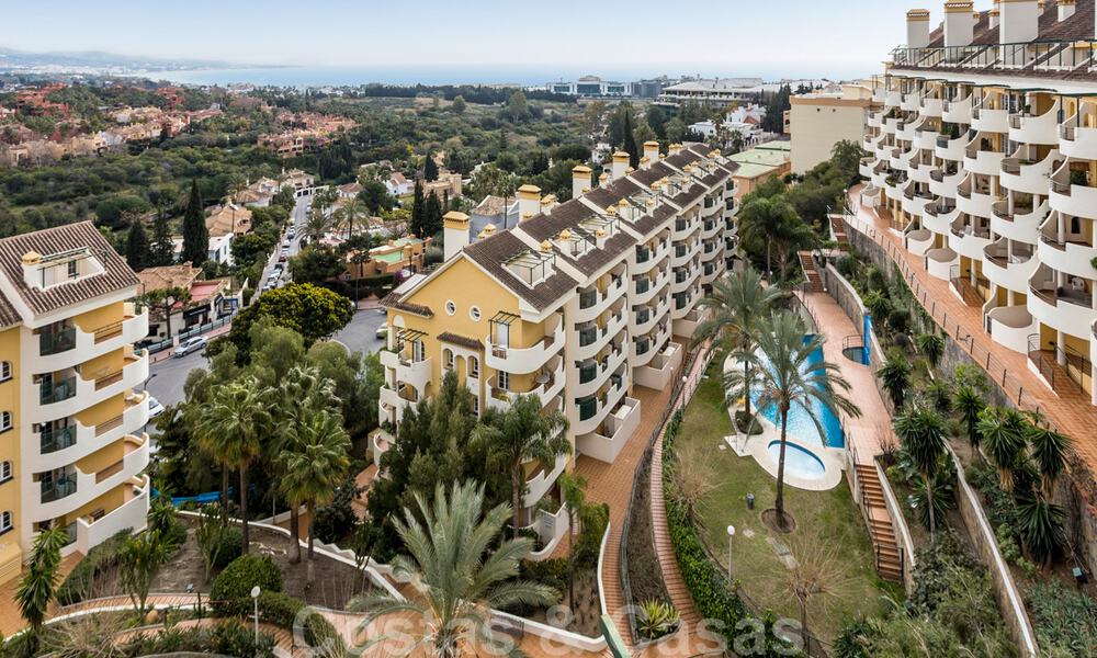 Gerenoveerd penthouse appartement te koop met zeezicht en op wandelafstand van alle voorzieningen en Puerto Banus in Nueva Andalucia, Marbella 31201