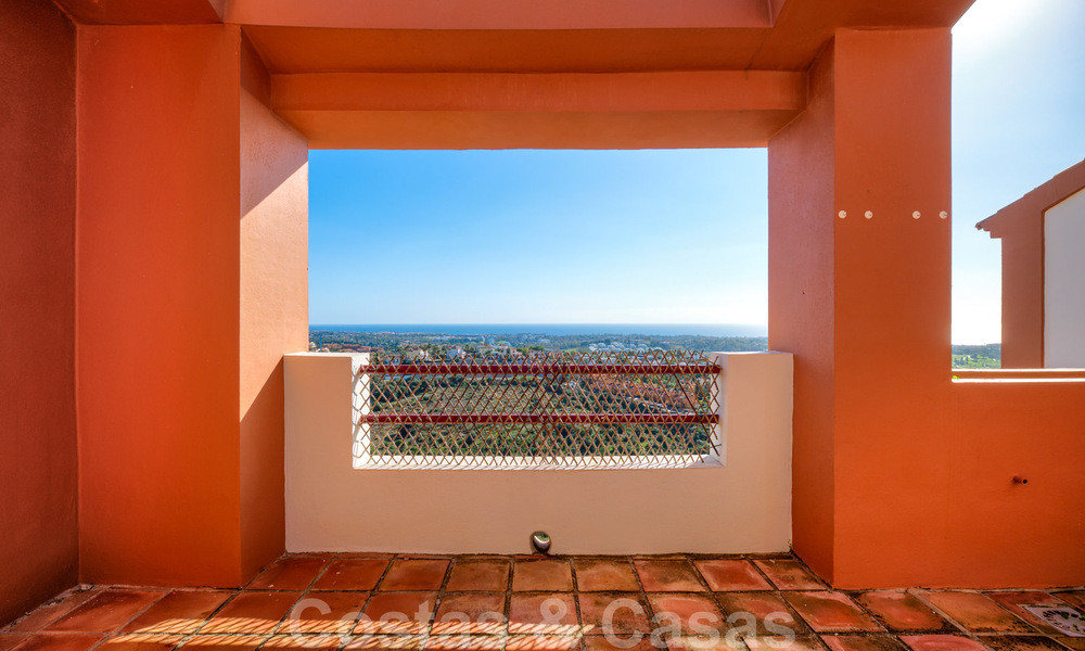 Instapklare ruime familiewoning te koop met panoramisch uitzicht op de vallei, bergen en de zee in Benahavis - Marbella 30783
