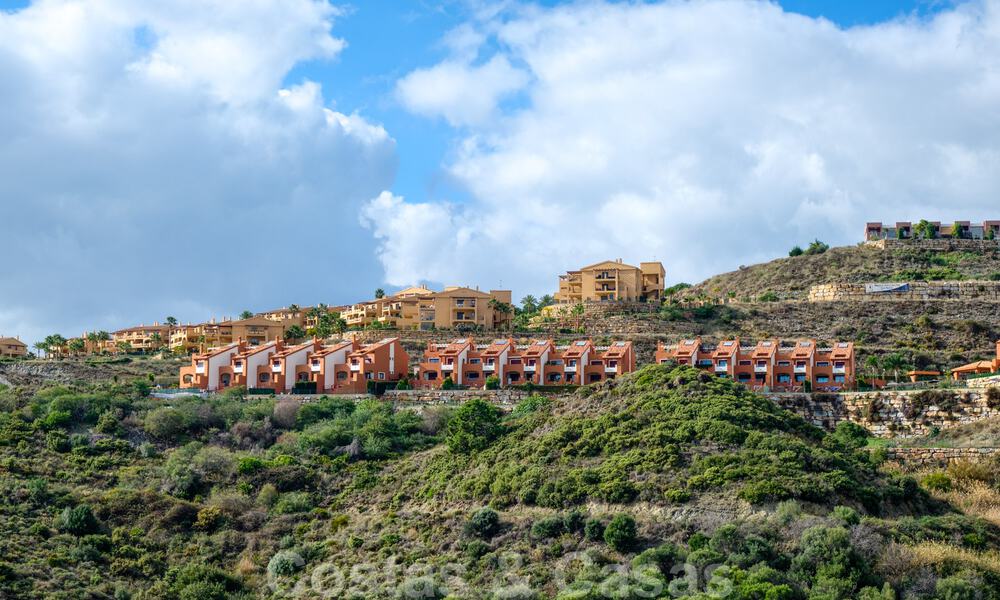 Instapklare ruime familiewoning te koop met panoramisch uitzicht op de vallei, bergen en de zee in Benahavis - Marbella 30814
