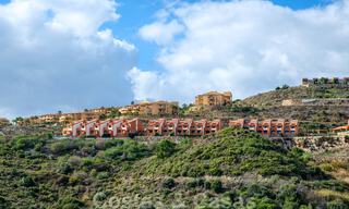 Instapklare ruime familiewoning te koop met panoramisch uitzicht op de vallei, bergen en de zee in Benahavis - Marbella 30814 