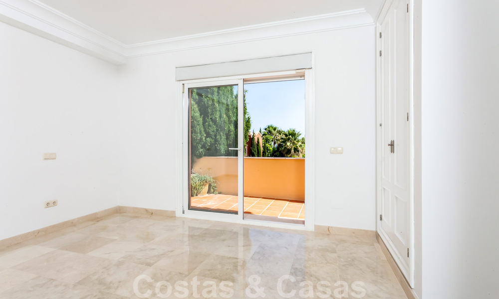 Halfvrijstaand huis te koop in een gated community op de Golden Mile te Marbella 30855