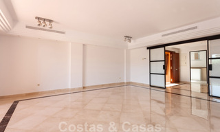 Halfvrijstaand huis te koop in een gated community op de Golden Mile te Marbella 30860 