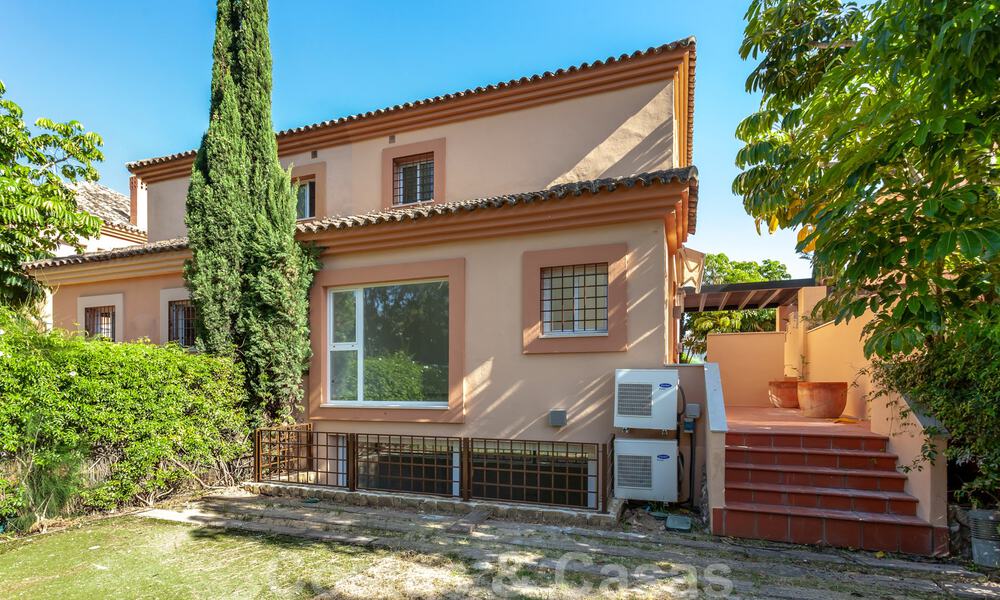Halfvrijstaand huis te koop in een gated community op de Golden Mile te Marbella 30863