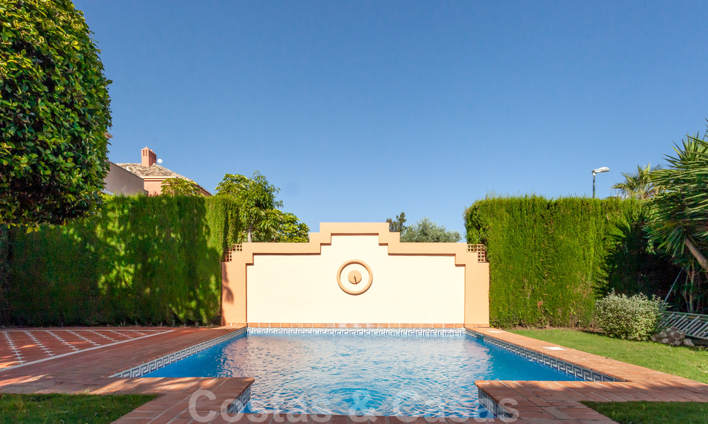 Halfvrijstaand huis te koop in een gated community op de Golden Mile te Marbella 30867