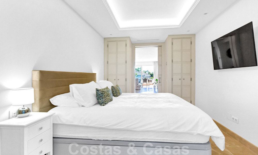 Tijdloos luxe appartement te koop met zeezicht op de Golden Mile, tussen Puerto Banus en Marbella 30878
