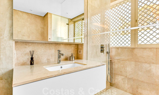 Tijdloos luxe appartement te koop met zeezicht op de Golden Mile, tussen Puerto Banus en Marbella 30879 