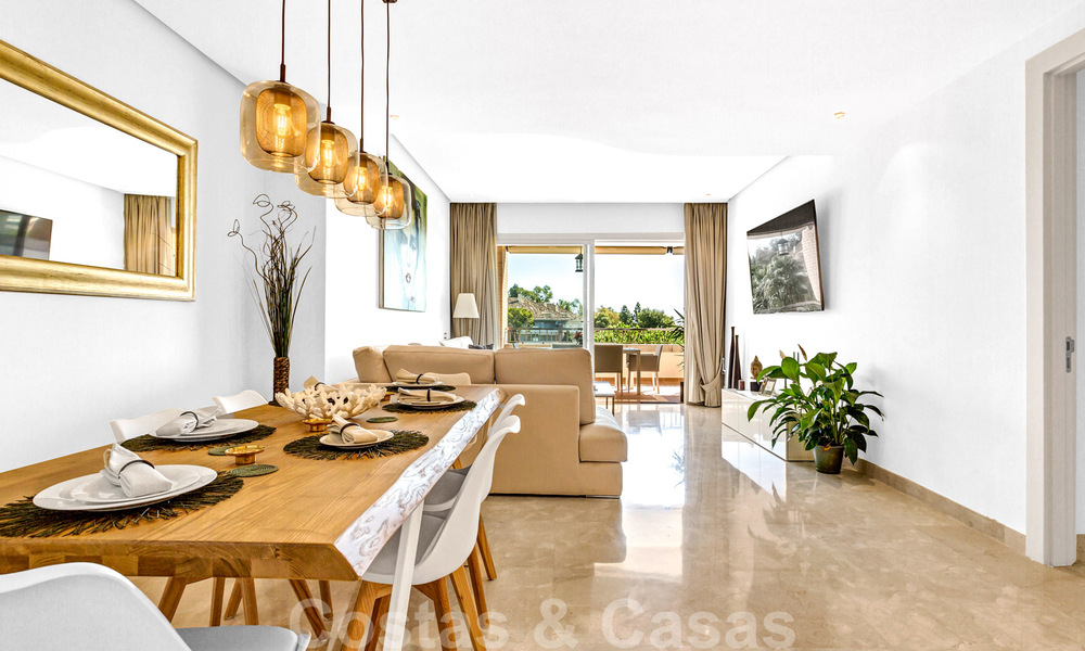 Tijdloos luxe appartement te koop met zeezicht op de Golden Mile, tussen Puerto Banus en Marbella 30882