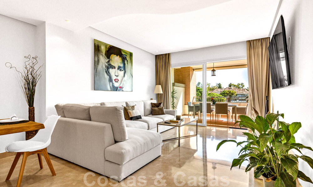 Tijdloos luxe appartement te koop met zeezicht op de Golden Mile, tussen Puerto Banus en Marbella 30883