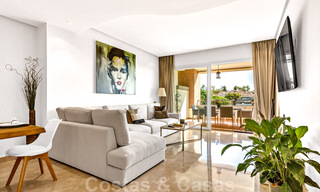 Tijdloos luxe appartement te koop met zeezicht op de Golden Mile, tussen Puerto Banus en Marbella 30883 