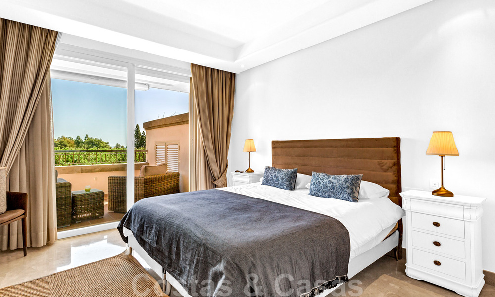 Tijdloos luxe appartement te koop met zeezicht op de Golden Mile, tussen Puerto Banus en Marbella 30900