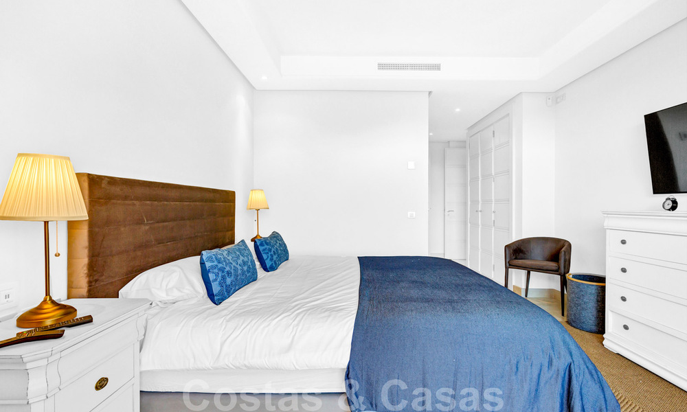 Tijdloos luxe appartement te koop met zeezicht op de Golden Mile, tussen Puerto Banus en Marbella 30901