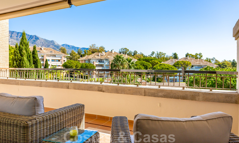 Tijdloos luxe appartement te koop met zeezicht op de Golden Mile, tussen Puerto Banus en Marbella 30902