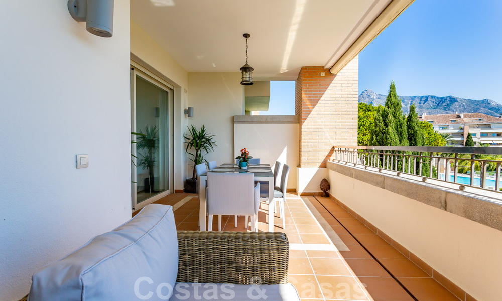 Tijdloos luxe appartement te koop met zeezicht op de Golden Mile, tussen Puerto Banus en Marbella 30904