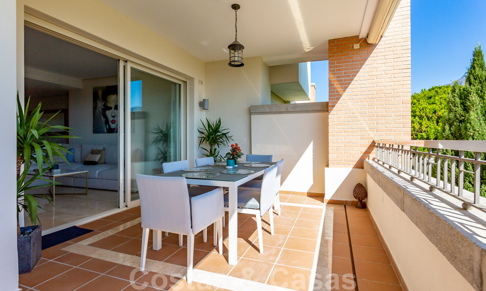 Tijdloos luxe appartement te koop met zeezicht op de Golden Mile, tussen Puerto Banus en Marbella 30905