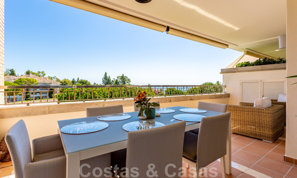 Tijdloos luxe appartement te koop met zeezicht op de Golden Mile, tussen Puerto Banus en Marbella 30906