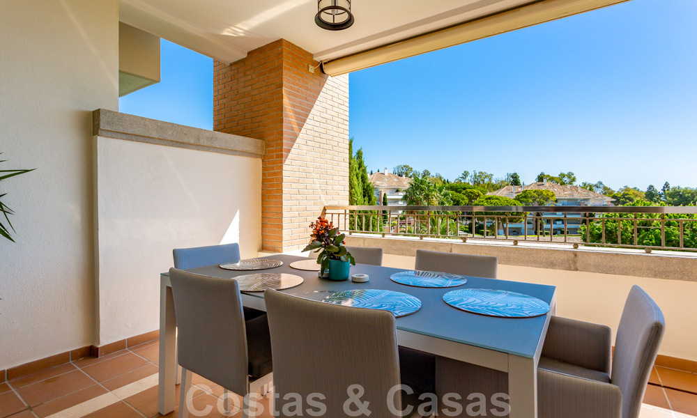 Tijdloos luxe appartement te koop met zeezicht op de Golden Mile, tussen Puerto Banus en Marbella 30907