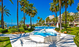 Exclusief appartement te koop met zeezicht in een eerstelijnsstrand complex aan de New Golden Mile, Marbella - Estepona 30947 