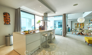 Moderne villa te koop, eerstelijns golf met panoramisch berg-, golf- en zeezicht in Benahavis - Marbella 30995 