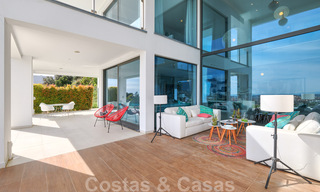 Moderne villa te koop, eerstelijns golf met panoramisch berg-, golf- en zeezicht in Benahavis - Marbella 30998 