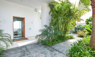Moderne villa te koop, eerstelijns golf met panoramisch berg-, golf- en zeezicht in Benahavis - Marbella 31000 