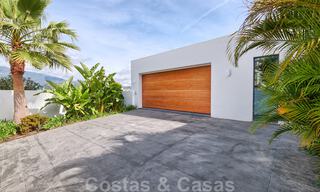 Moderne villa te koop, eerstelijns golf met panoramisch berg-, golf- en zeezicht in Benahavis - Marbella 31001 