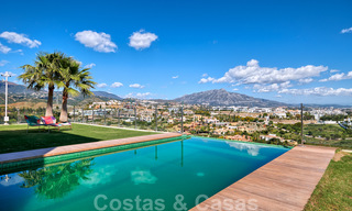Moderne villa te koop, eerstelijns golf met panoramisch berg-, golf- en zeezicht in Benahavis - Marbella 31007 