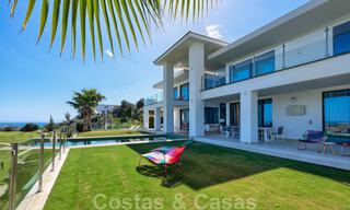 Moderne villa te koop, eerstelijns golf met panoramisch berg-, golf- en zeezicht in Benahavis - Marbella 31012 