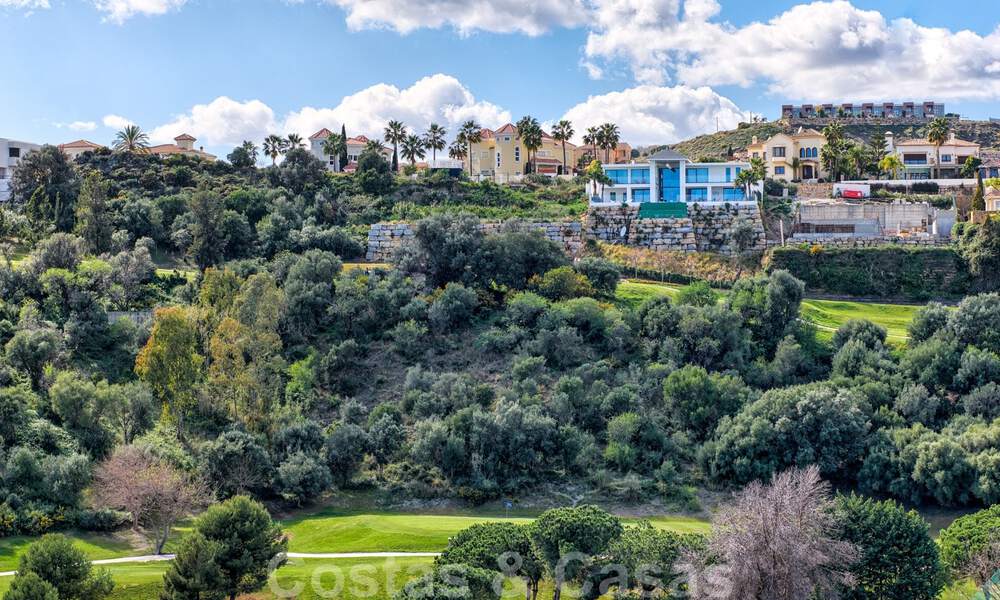 Moderne villa te koop, eerstelijns golf met panoramisch berg-, golf- en zeezicht in Benahavis - Marbella 31019