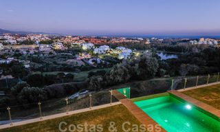 Moderne villa te koop, eerstelijns golf met panoramisch berg-, golf- en zeezicht in Benahavis - Marbella 32040 