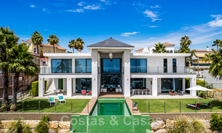 Moderne villa te koop, eerstelijns golf met panoramisch berg-, golf- en zeezicht in Benahavis - Marbella 42257 