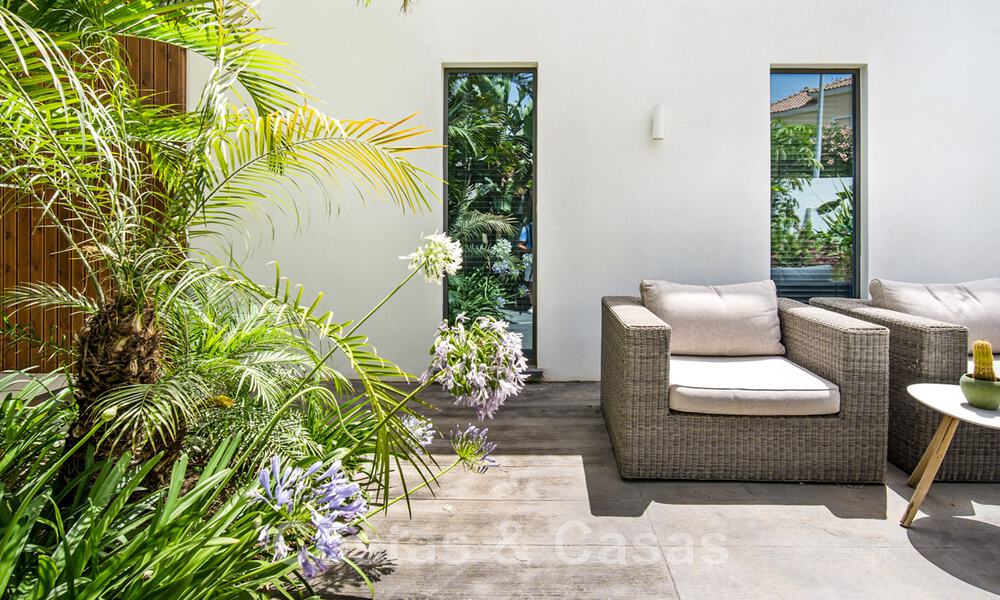 Moderne villa te koop, eerstelijns golf met panoramisch berg-, golf- en zeezicht in Benahavis - Marbella 42268