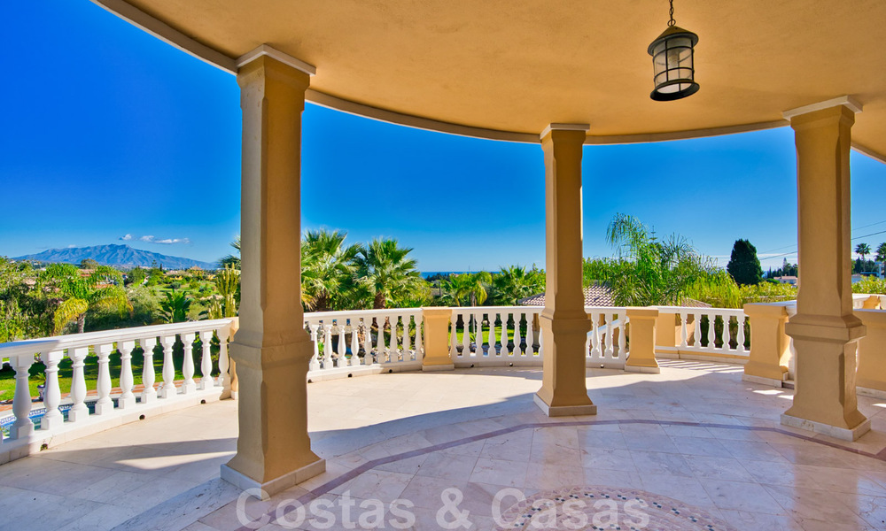 Statige landelijke villa te koop in een klassieke Mediterrane stijl op de New Golden Mile, dicht bij het strand en Estepona centrum 31389