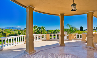 Statige landelijke villa te koop in een klassieke Mediterrane stijl op de New Golden Mile, dicht bij het strand en Estepona centrum 31389 