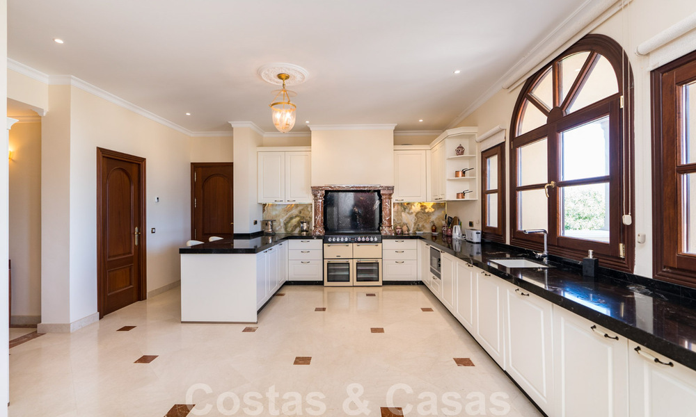 Statige landelijke villa te koop in een klassieke Mediterrane stijl op de New Golden Mile, dicht bij het strand en Estepona centrum 31392