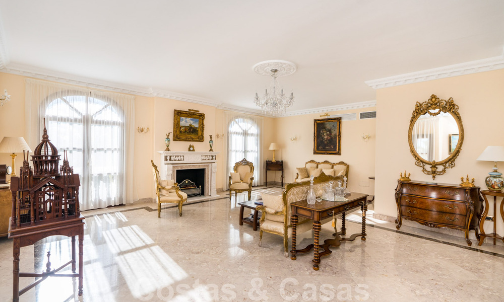 Statige landelijke villa te koop in een klassieke Mediterrane stijl op de New Golden Mile, dicht bij het strand en Estepona centrum 31397