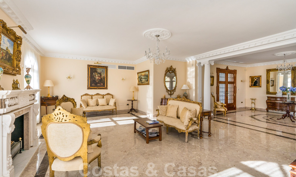 Statige landelijke villa te koop in een klassieke Mediterrane stijl op de New Golden Mile, dicht bij het strand en Estepona centrum 31398