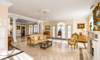 Statige landelijke villa te koop in een klassieke Mediterrane stijl op de New Golden Mile, dicht bij het strand en Estepona centrum 31400 