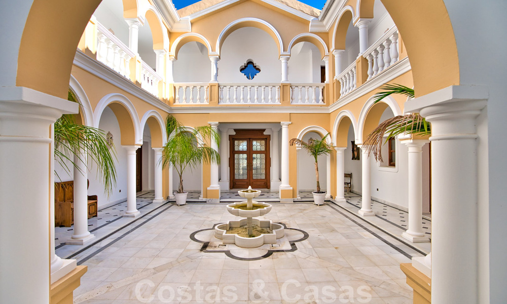 Statige landelijke villa te koop in een klassieke Mediterrane stijl op de New Golden Mile, dicht bij het strand en Estepona centrum 31403