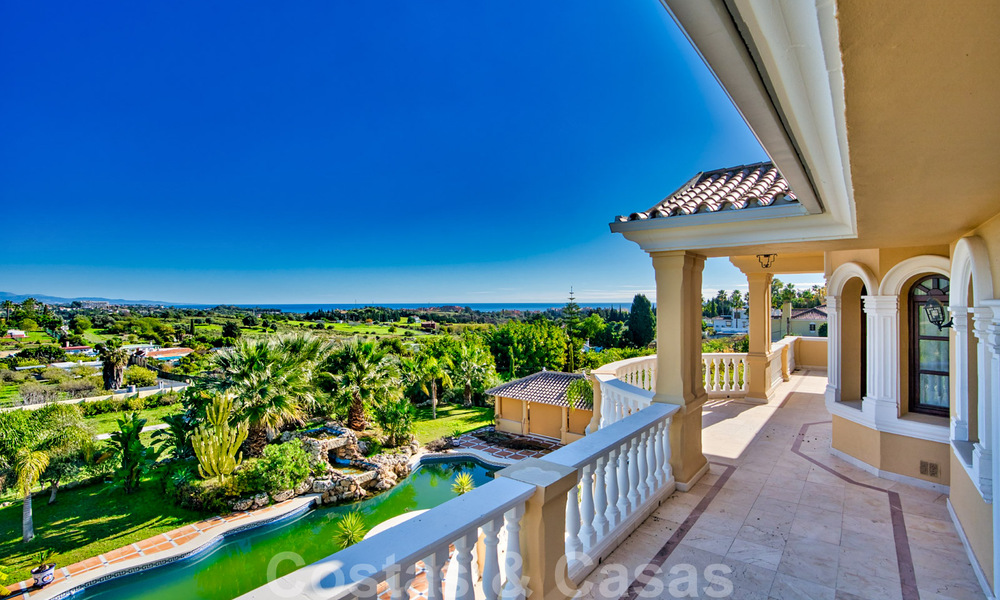 Statige landelijke villa te koop in een klassieke Mediterrane stijl op de New Golden Mile, dicht bij het strand en Estepona centrum 31416
