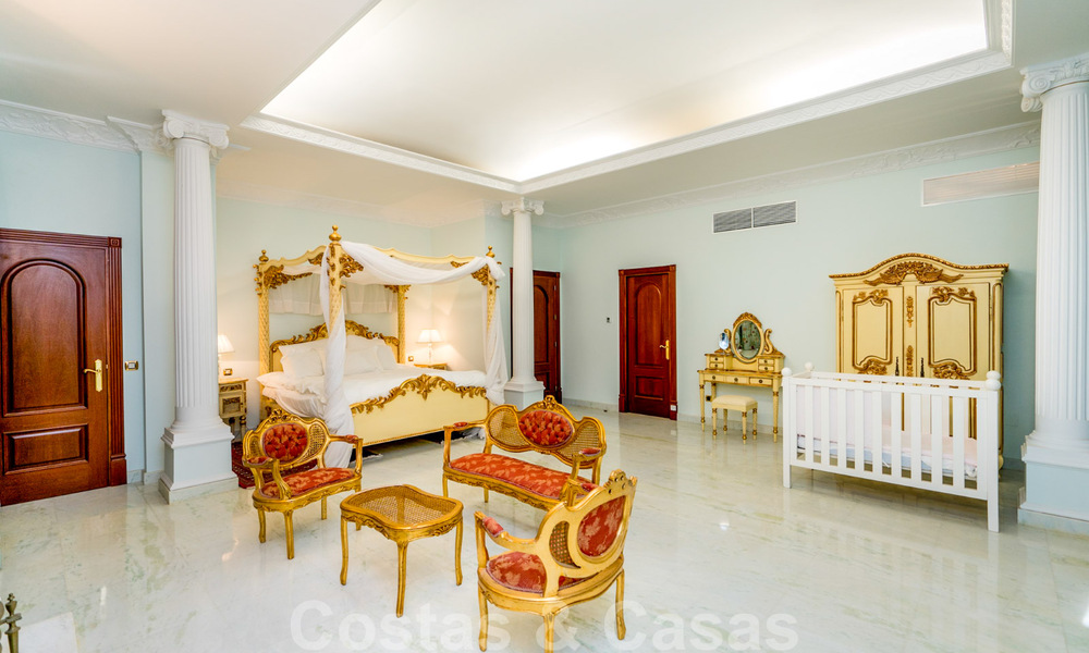 Statige landelijke villa te koop in een klassieke Mediterrane stijl op de New Golden Mile, dicht bij het strand en Estepona centrum 31422