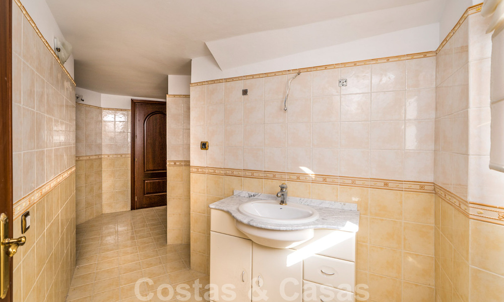 Statige landelijke villa te koop in een klassieke Mediterrane stijl op de New Golden Mile, dicht bij het strand en Estepona centrum 31434
