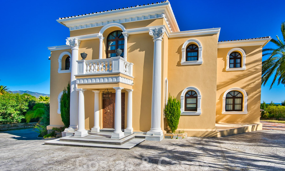 Statige landelijke villa te koop in een klassieke Mediterrane stijl op de New Golden Mile, dicht bij het strand en Estepona centrum 31437