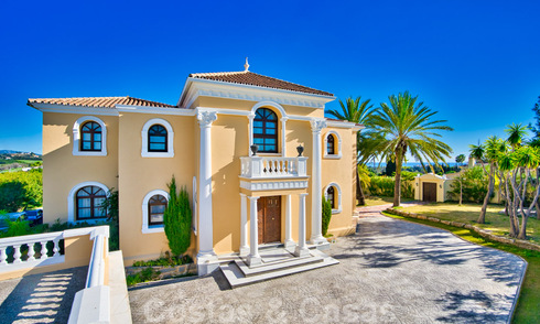 Statige landelijke villa te koop in een klassieke Mediterrane stijl op de New Golden Mile, dicht bij het strand en Estepona centrum 31439