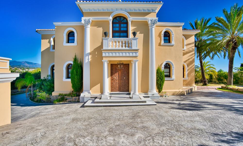 Statige landelijke villa te koop in een klassieke Mediterrane stijl op de New Golden Mile, dicht bij het strand en Estepona centrum 31440