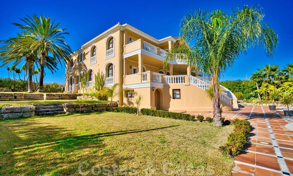 Statige landelijke villa te koop in een klassieke Mediterrane stijl op de New Golden Mile, dicht bij het strand en Estepona centrum 31442