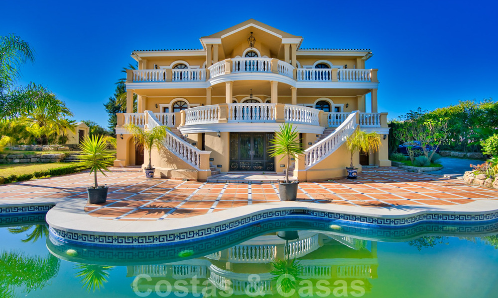 Statige landelijke villa te koop in een klassieke Mediterrane stijl op de New Golden Mile, dicht bij het strand en Estepona centrum 31444