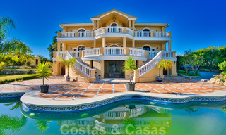 Statige landelijke villa te koop in een klassieke Mediterrane stijl op de New Golden Mile, dicht bij het strand en Estepona centrum 31444 