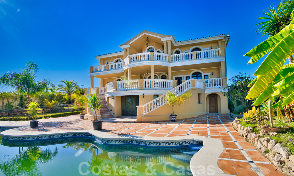 Statige landelijke villa te koop in een klassieke Mediterrane stijl op de New Golden Mile, dicht bij het strand en Estepona centrum 31445